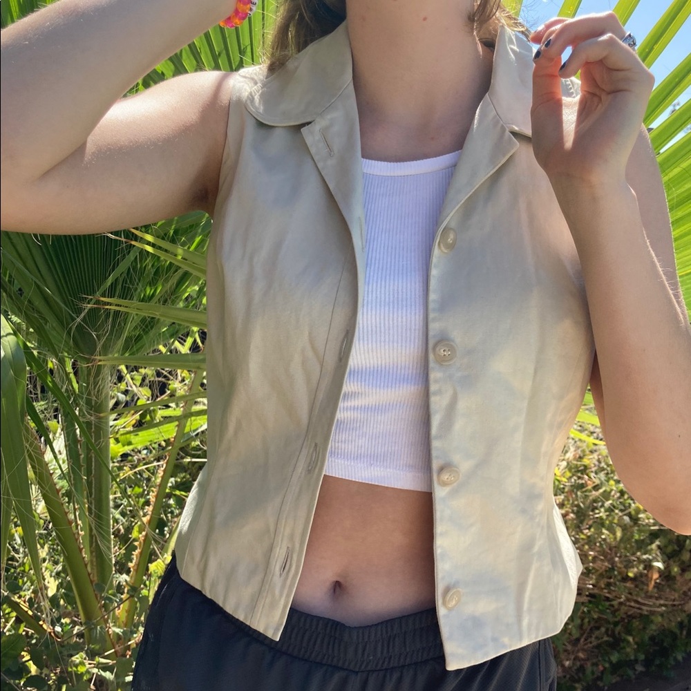 Ann Taylor beige buttoned down suit top.